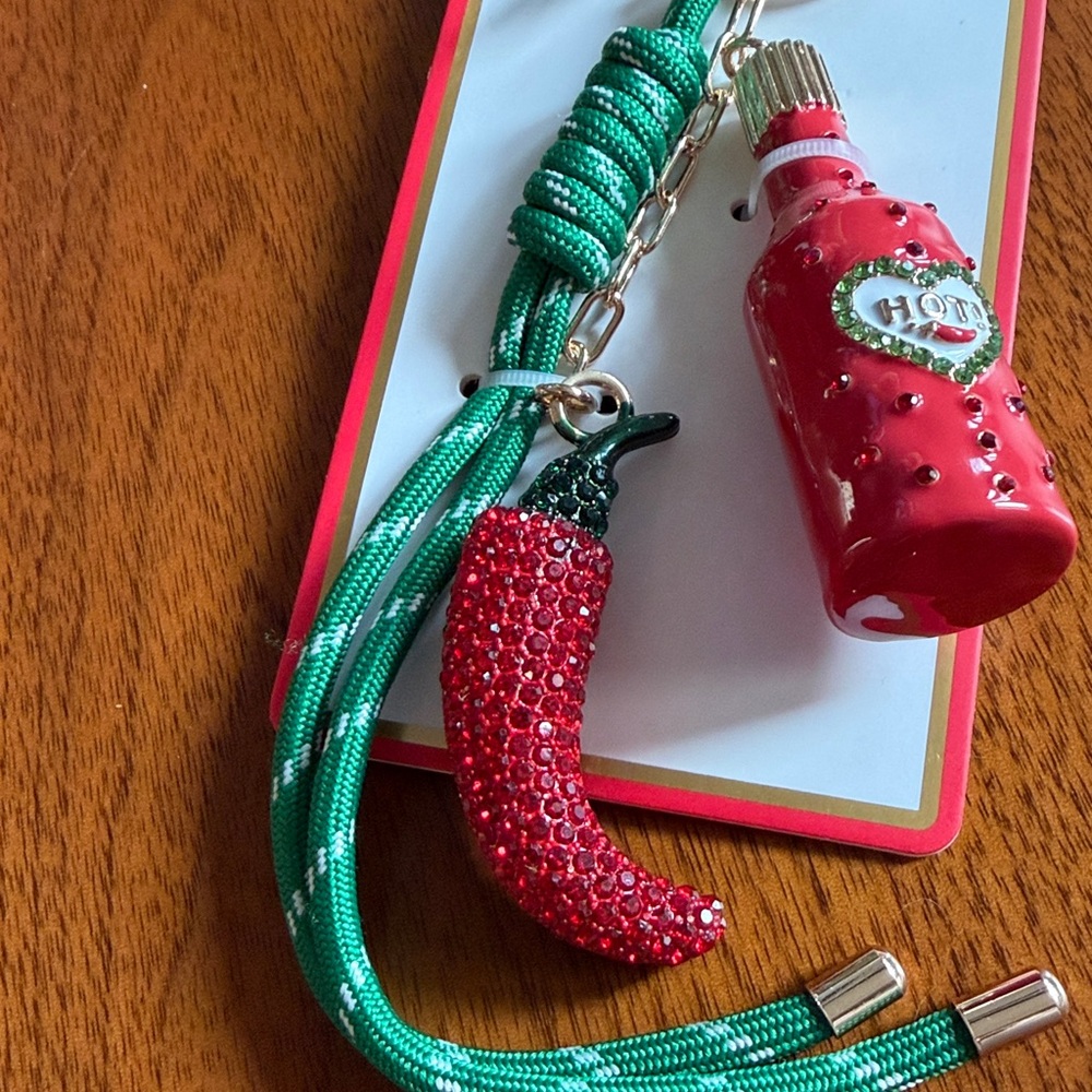 Piper K Hot Sauce and Chili Keychain/Bag Charm-NWT - Picture 3 of 3
